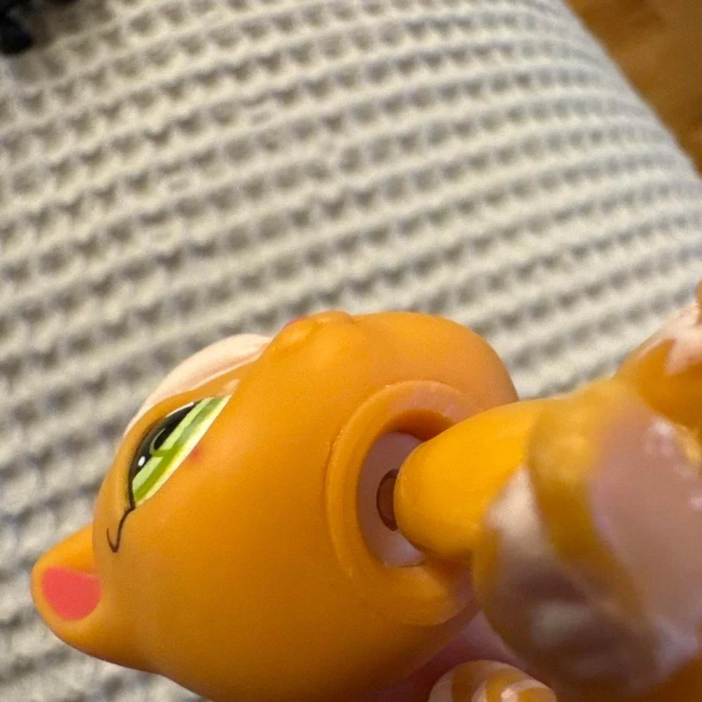 Littlest Pet Shop orange eyes #littlestpetshop